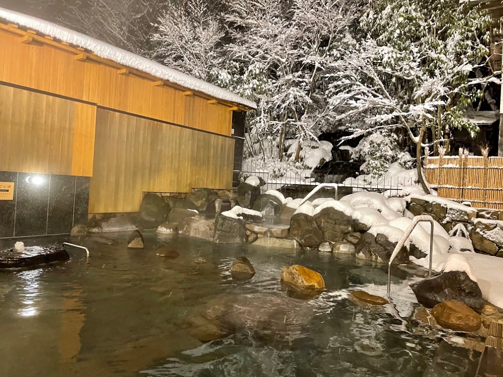城崎溫泉雪中泡湯之獨特景致